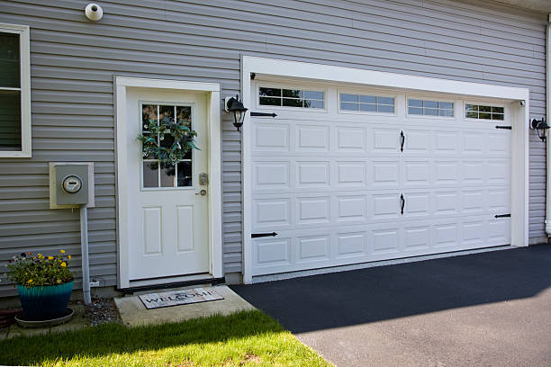 24/7 Emergency Garage Door Panel Replacement experts in Monroe, WI
